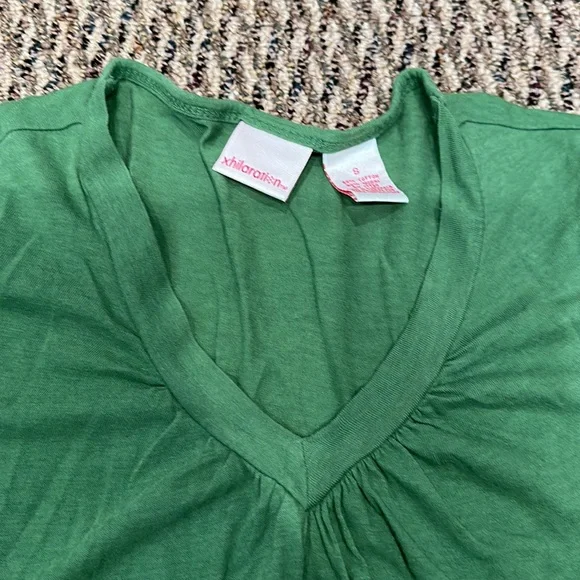 Xhilaration women’s green v neck ruched short sleeve - Picture 2 of 4